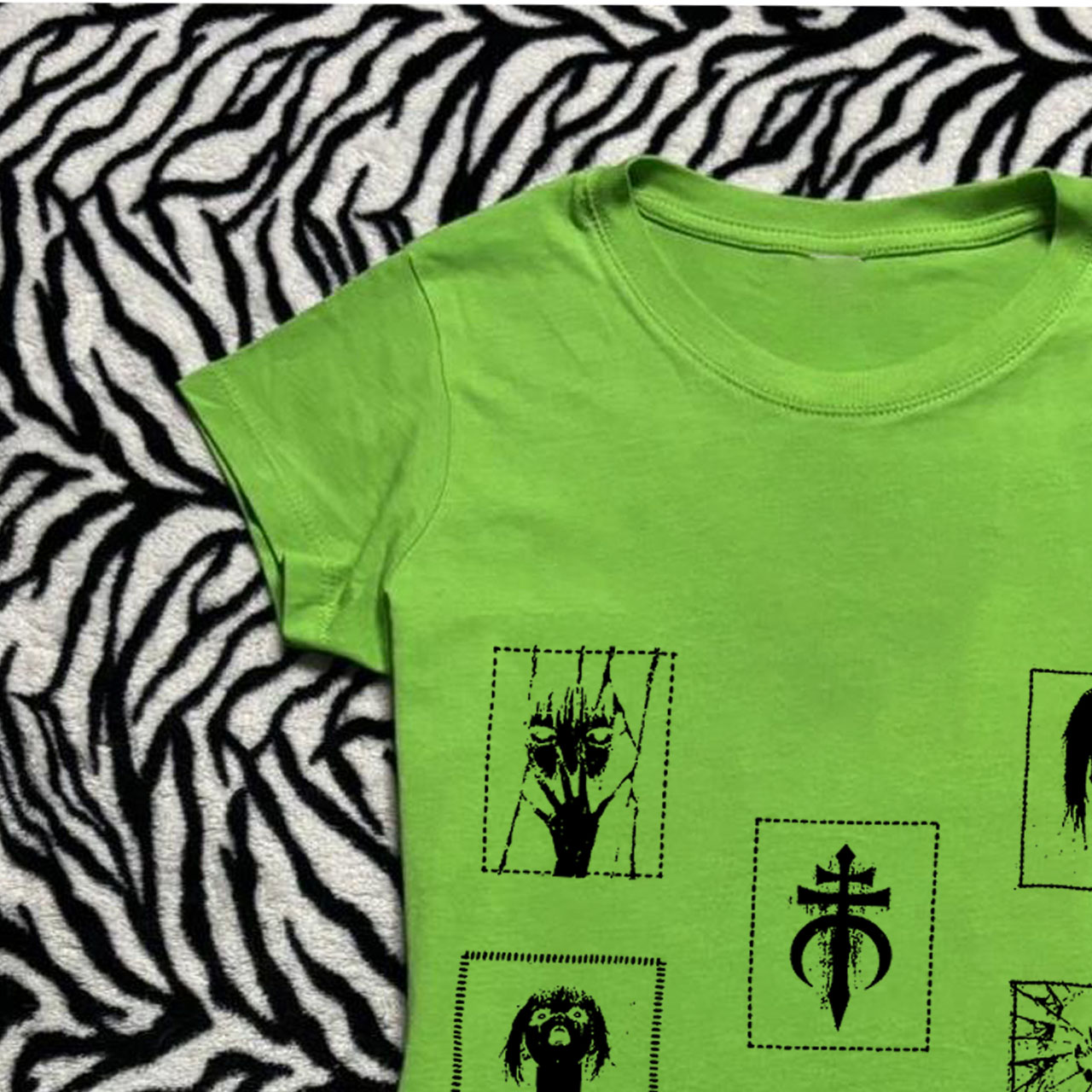 2000s Vintage Women's Crop Top - đánh giá và giá Y2K Graphic Baby Tee Crop